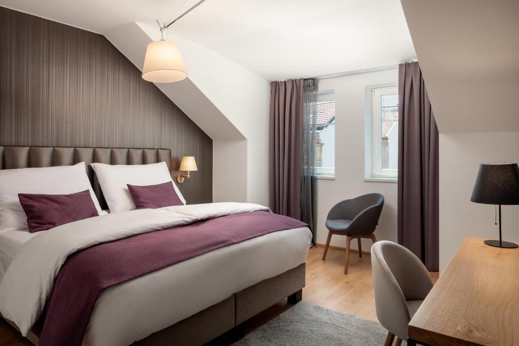 Двухместный (Улучшенный двухместный номер с 1 кроватью или 2 отдельными кроватями) отеля MOODs Charles Bridge, Прага