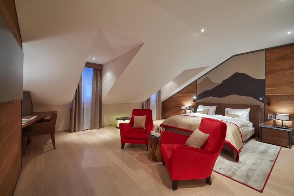 Апартаменты (Люкс «Премьер» в шале с 4 спальнями) отеля Kempinski Residences St. Moritz, Санкт-Мориц