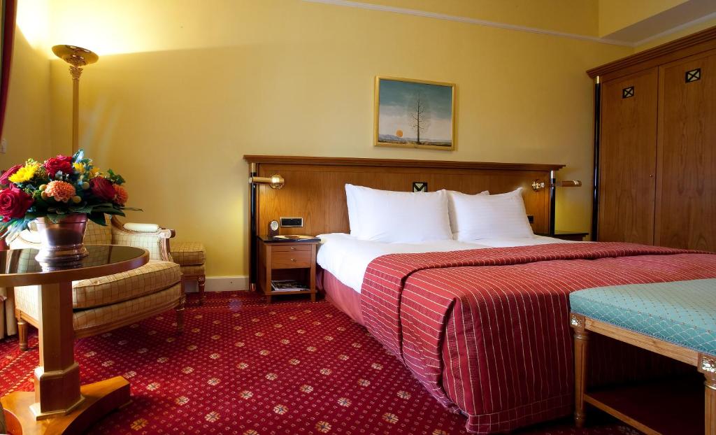 Двухместный (Двухместный номер Fairmont с 1 кроватью, вид на город) отеля Fairmont Le Montreux Palace, Монтрё