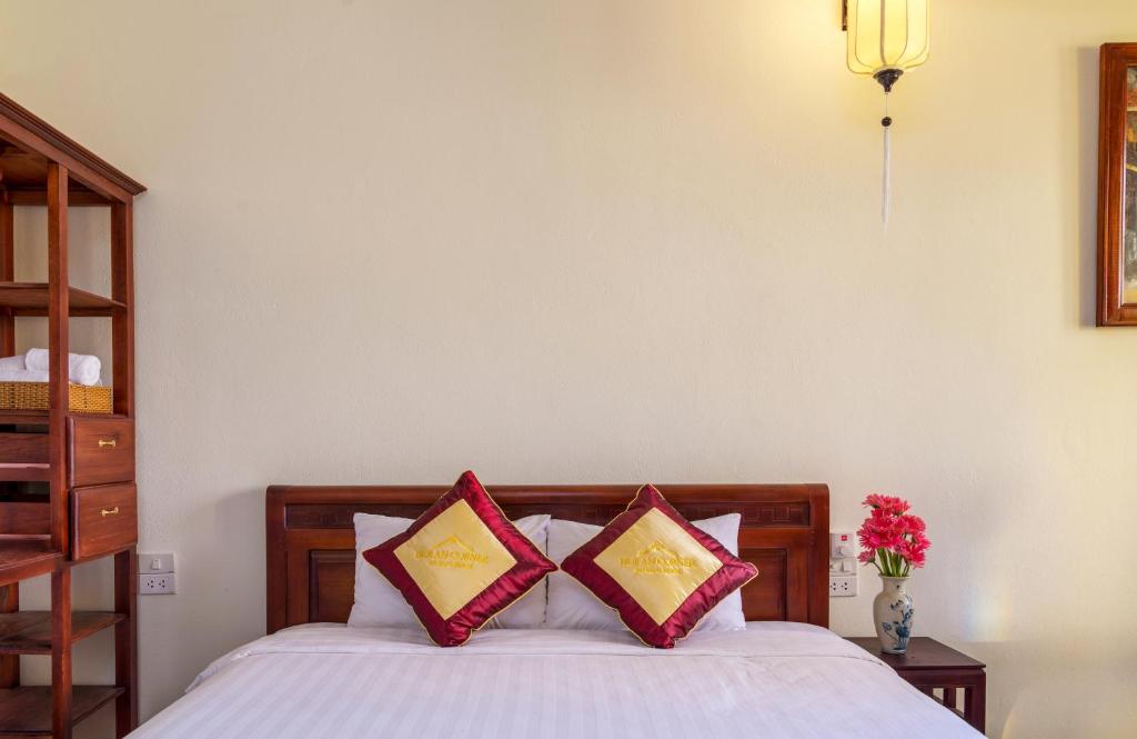 Двухместный (Двухместный номер Делюкс с 1 кроватью или 2 отдельными кроватями, вид на сад) семейного отеля Hoi An Corner Guesthouse, Хойан