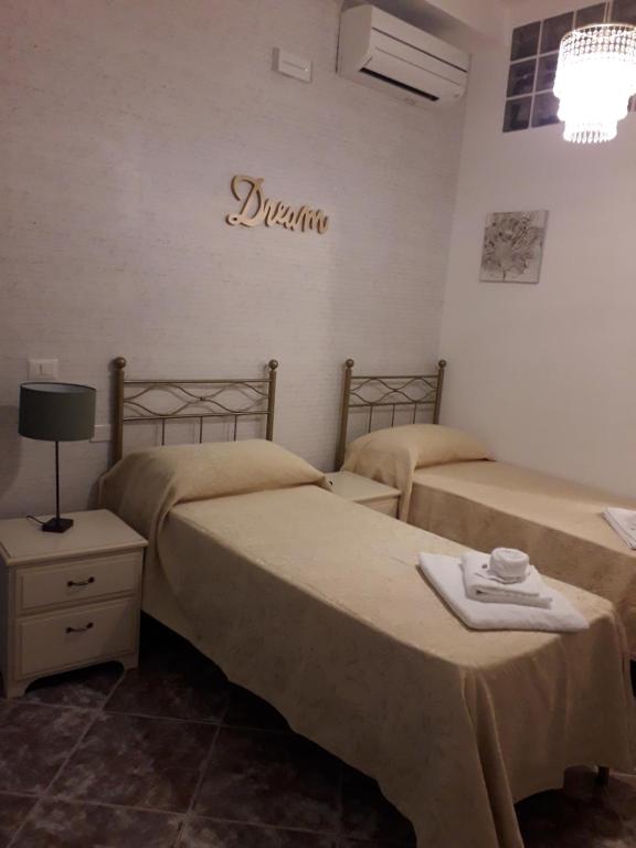Двухместный (Двухместный номер эконом-класса с 1 кроватью) отеля Albergo Del Centro Storico, Салерно