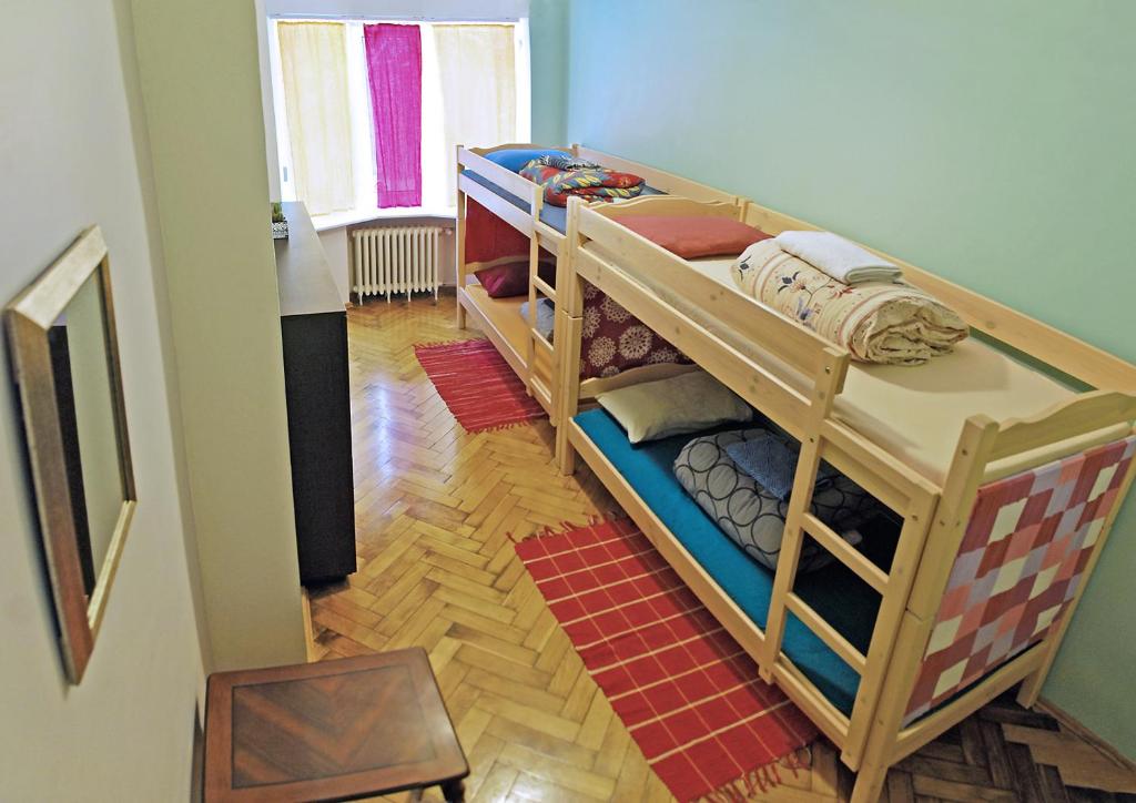 Номер (Кровать в общем номере с 4 кроватями) хостела The Monk's Bunk Kaunas, Каунас