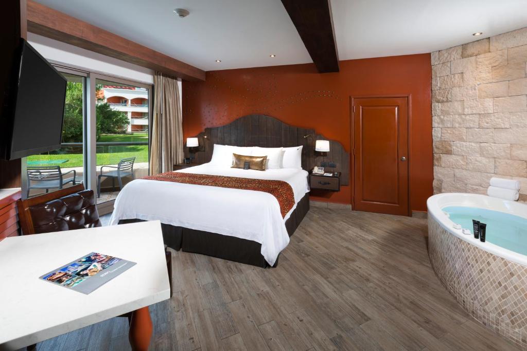 Двухместный (Номер Делюкс Голд с кроватью размера «king-size» — Pure) курортного отеля Hard Rock Hotel Riviera Maya - Hacienda All Inclusive, Пуэрто-Авентурас