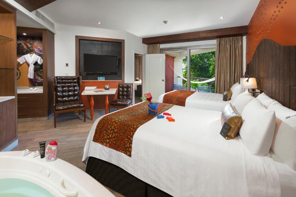 Семейный (Семейный номер Делюкс) курортного отеля Hard Rock Hotel Riviera Maya - Hacienda All Inclusive, Пуэрто-Авентурас