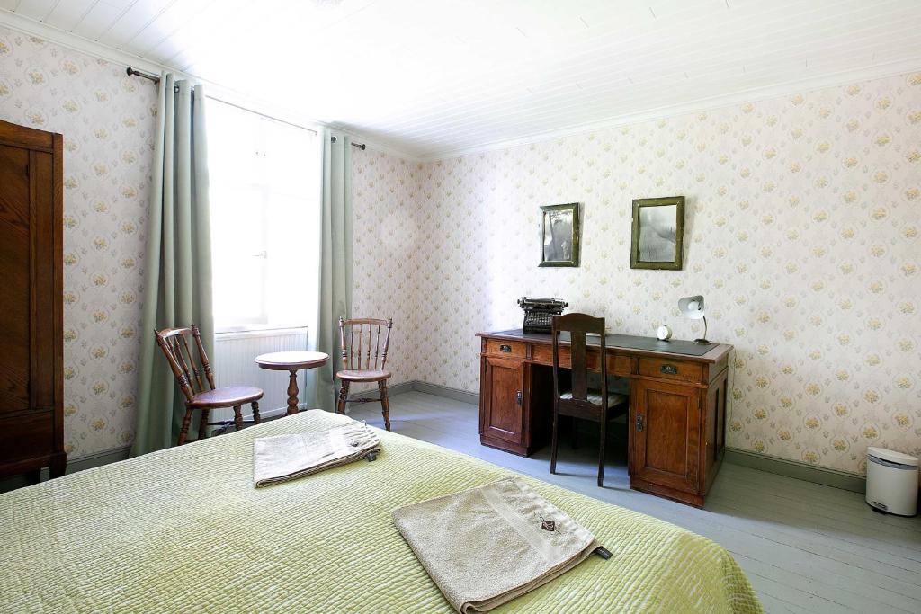Двухместный (Двухместный номер с 1 кроватью или 2 отдельными кроватями, общая ванная комната) отеля Tammiston Tila, Наантали