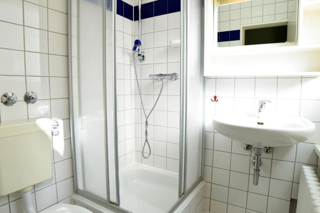 Трехместный (Трехместный номер с ванной комнатой) хостела Amstel House Hostel, Берлин