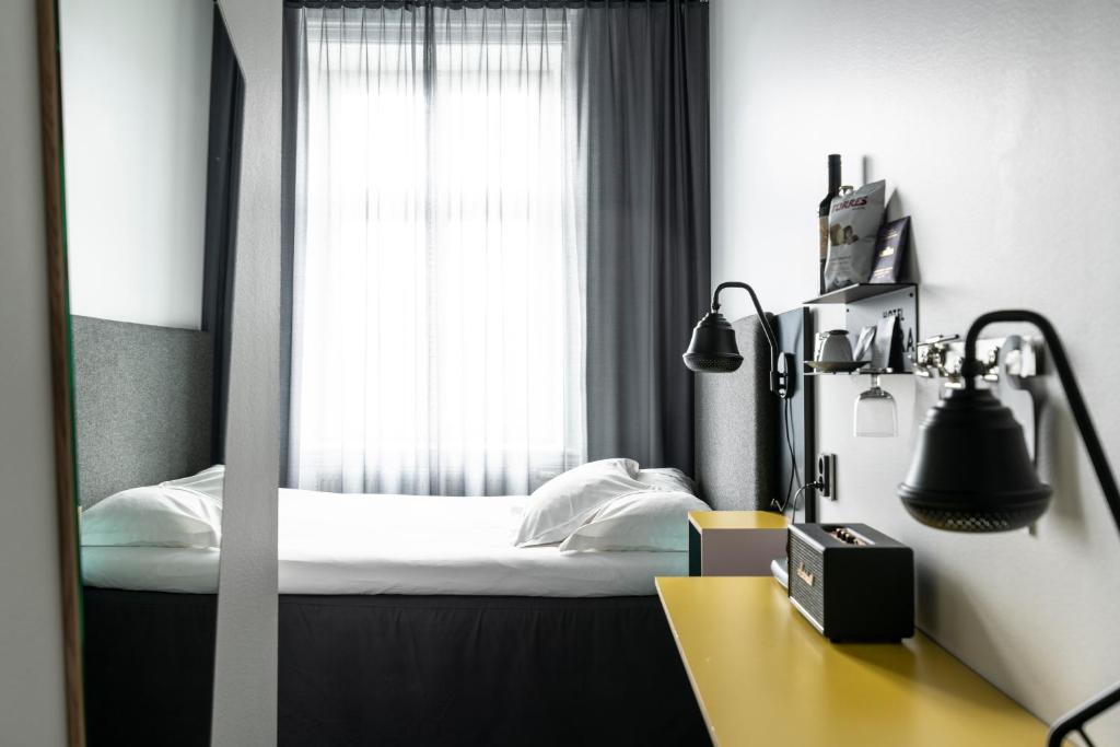 Двухместный (Small Single Room (140 cm bed)) отеля Hotel Flora, Гетеборг
