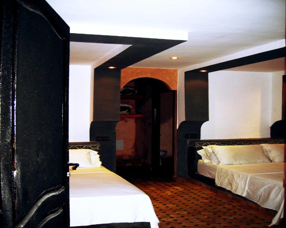 Двухместный (Улучшенный двухместный номер с 1 кроватью или 2 отдельными кроватями и видом на сад) отеля Hotel Restaurant La Kasbah, Тингир