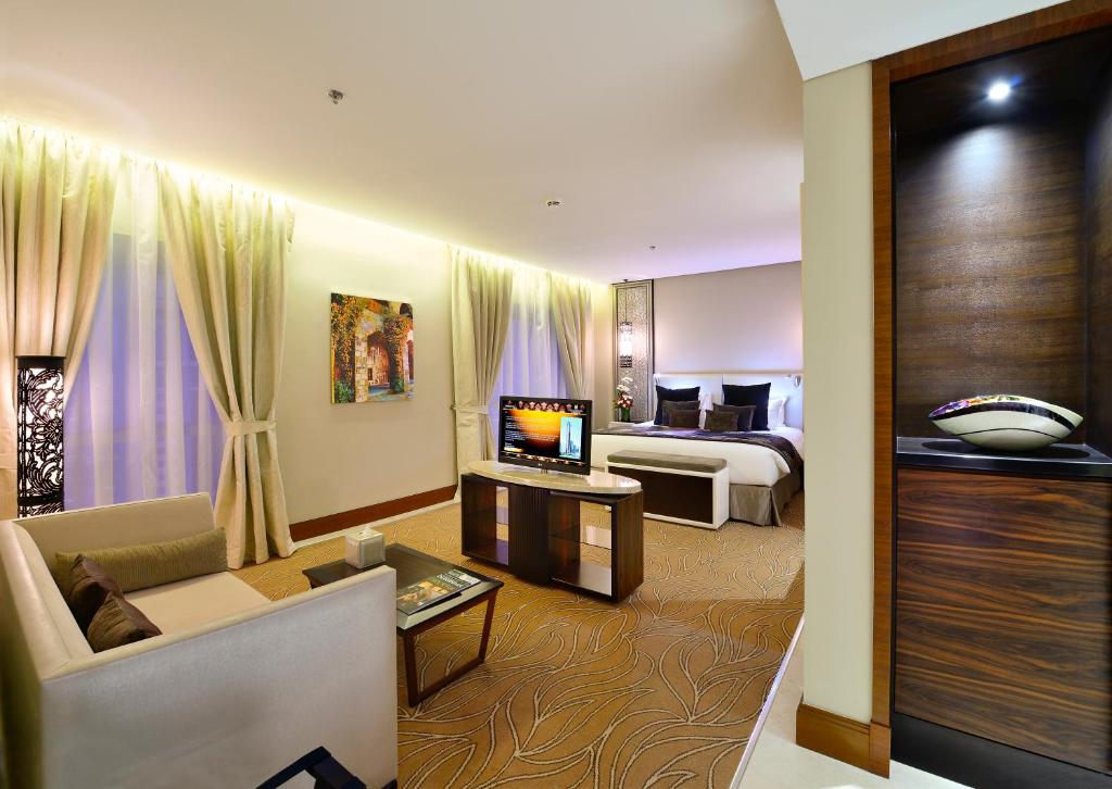 Двухместный (Двухместный номер «Премиум» с 1 кроватью или 2 отдельными кроватями) отеля Millennium Plaza Hotel, Дубай