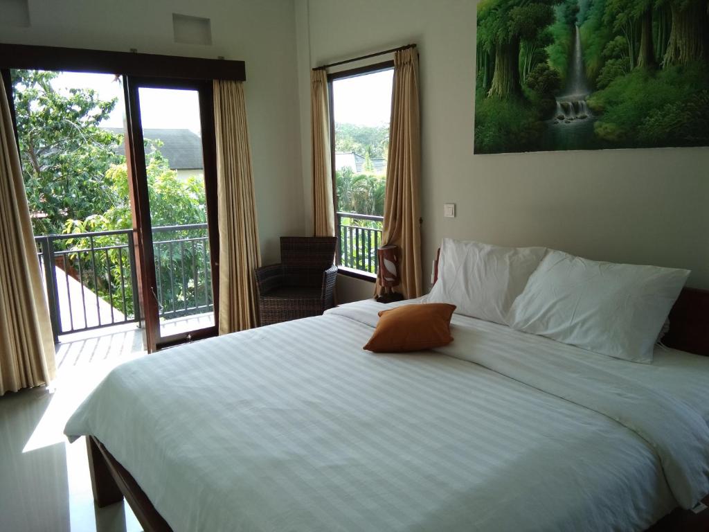 Двухместный (Двухместный номер Делюкс с 1 кроватью и балконом), Umah Tikari Guesthouse