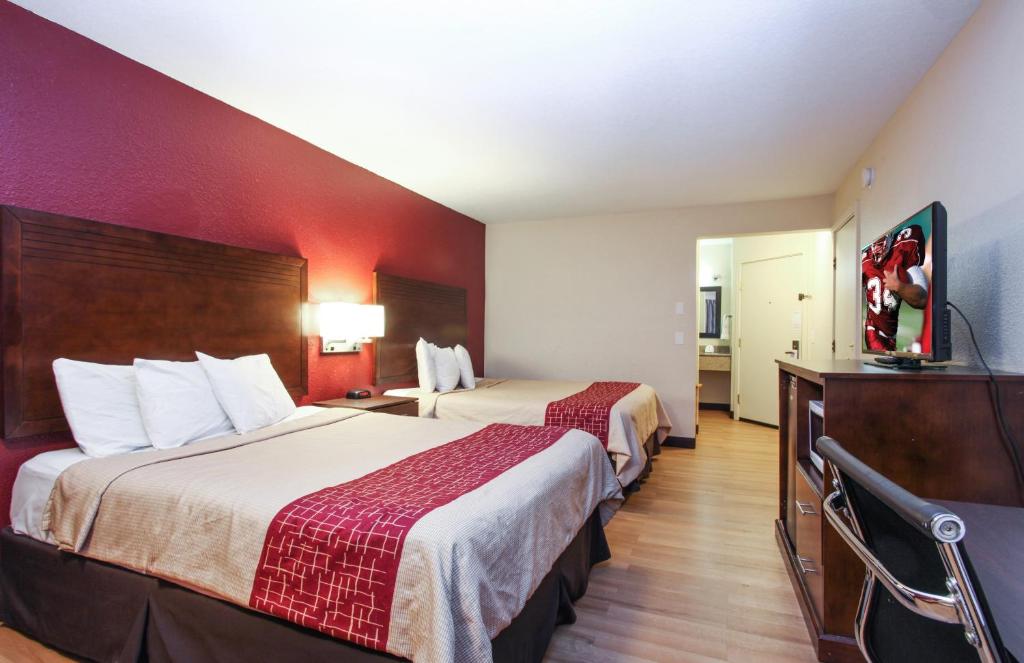 Двухместный (Номер с 2 кроватями размера «queen-size») мотеля Evergreen Inn & Suites Portland, Портленд