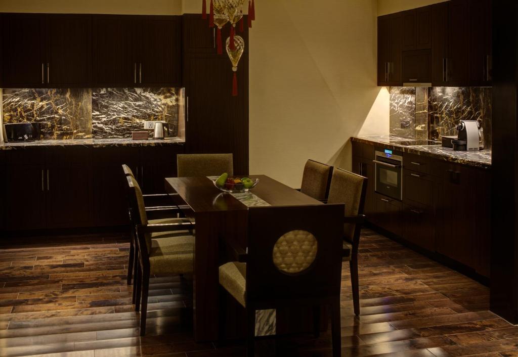 Апартаменты (One-Bedroom Deluxe Apartment - 20% Discount on Food & Beverages), Park Hyatt Hyderabad