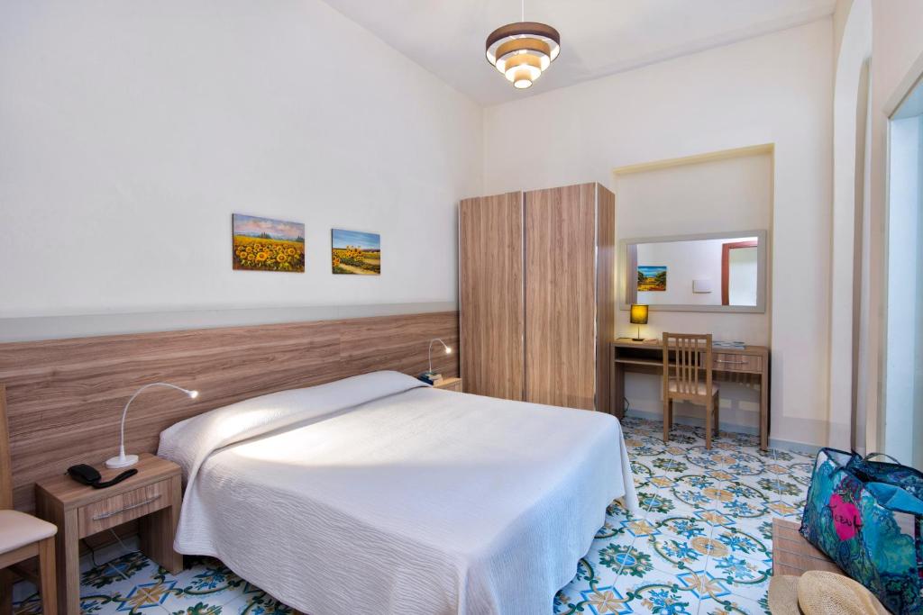 Двухместный (Классический двухместный номер с 1 кроватью) отеля Hotel Casa Di Meglio, Искья