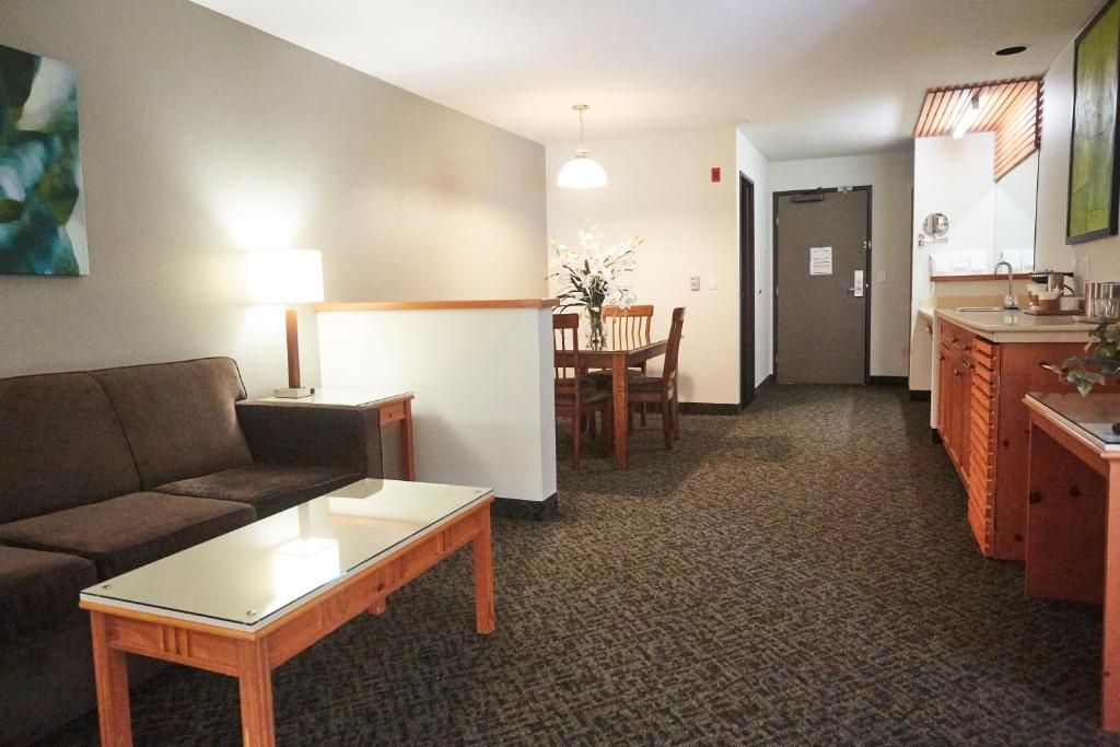 Сьюит (Люкс с 1 спальней и кроватью размера «king-size» - Для некурящих) отеля Radisson Hotel Portland Airport, Портленд