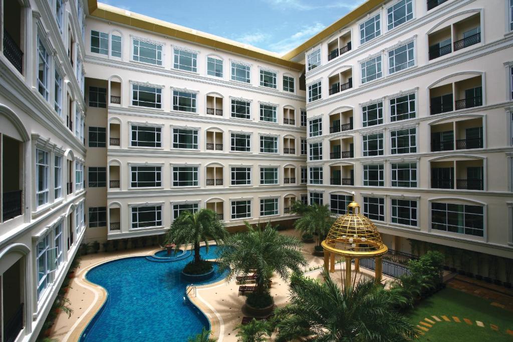 Отель Hope Land Executive Residence Sukhumvit 46