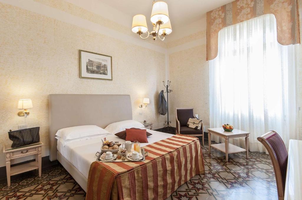 Двухместный (Двухместный номер с 1 кроватью, вид на море) отеля BW Premier Collection Grand Hotel Royal, Виареджо