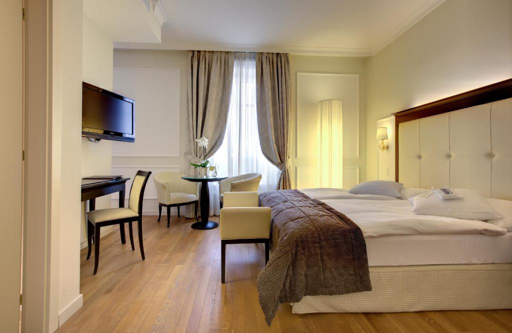 Двухместный (Улучшенный двухместный номер с 1 кроватью и видом на озеро) отеля Château d'Ouchy, Лозанна