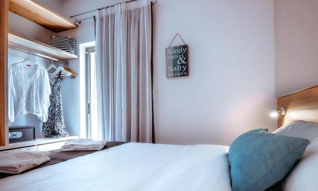 Двухместный (Улучшенный двухместный номер с 1 кроватью или 2 отдельными кроватями, частичный вид на море) отеля smartline Neptuno Beach, Амудара