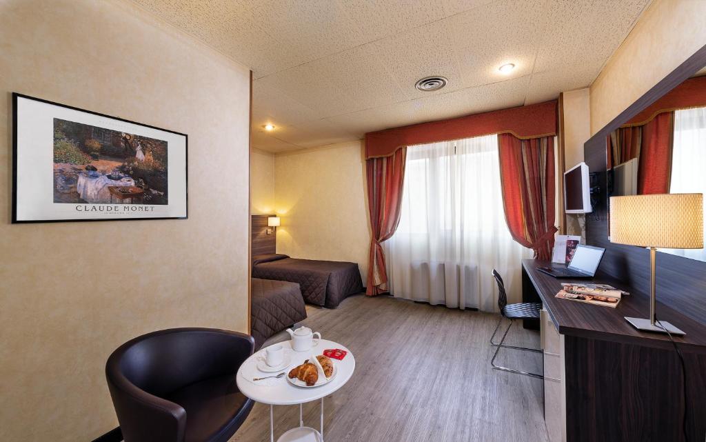 Двухместный (Стандартный двухместный номер с 2 отдельными кроватями) отеля Hotel Amadeus, Болонья