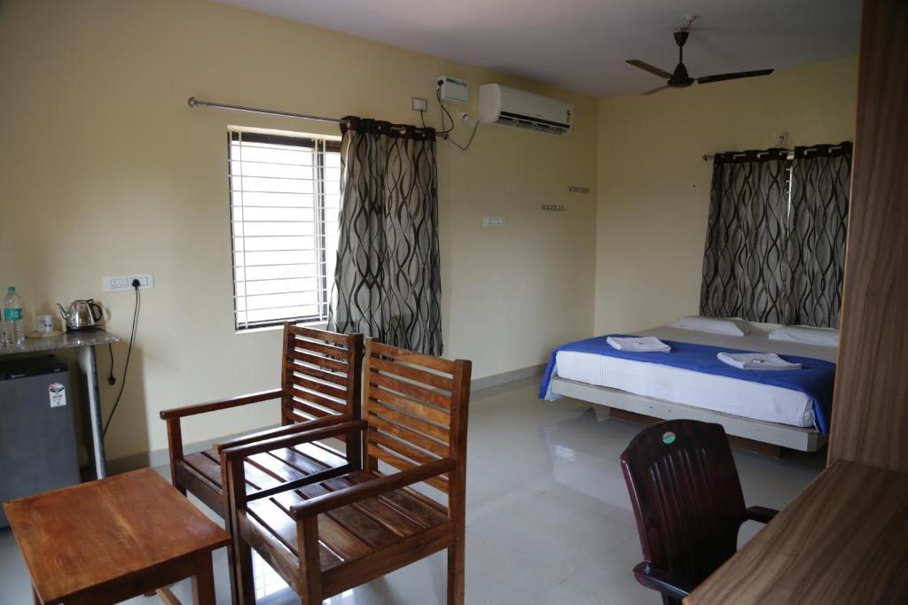 Двухместный (Улучшенный номер с кроватью размера «king-size») курортного отеля Namaste Sanjeevini, Гокарна