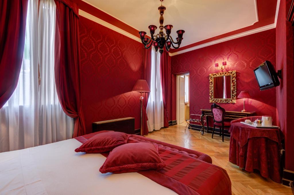 Двухместный (Улучшенный двухместный номер с 1 кроватью) отеля Hotel Al Duca Di Venezia, Венеция