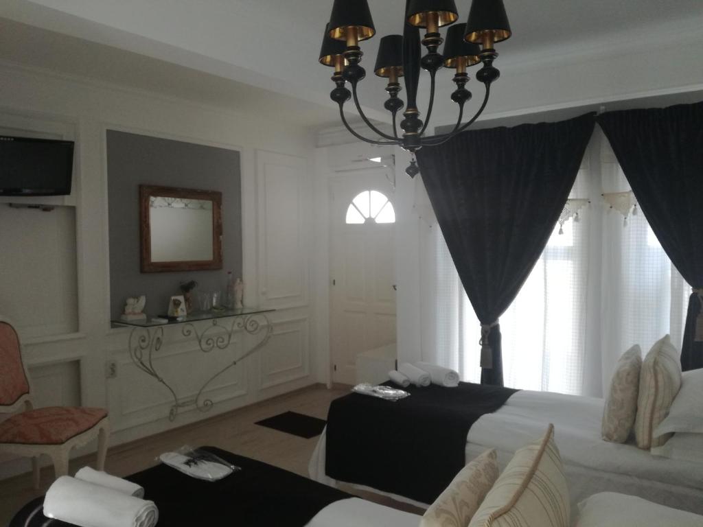 Двухместный (Просторный двухместный номер с 2 отдельными кроватями) гостевого дома Villa St. Michael, Мадара