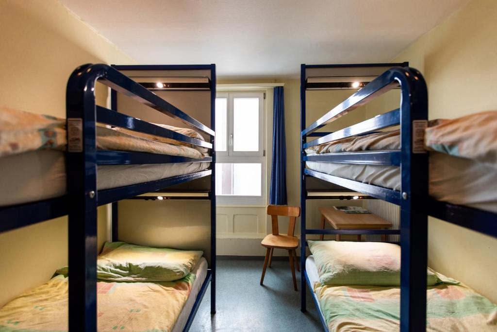 Номер (Кровать в общем 6-местном номере для мужчин и женщин) хостела Happy Inn Lodge, Интерлакен