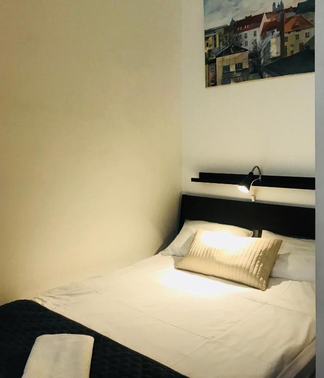 Трехместный (Трехместный номер с общей ванной комнатой) апарт-отеля Location Aparthostel, Краков