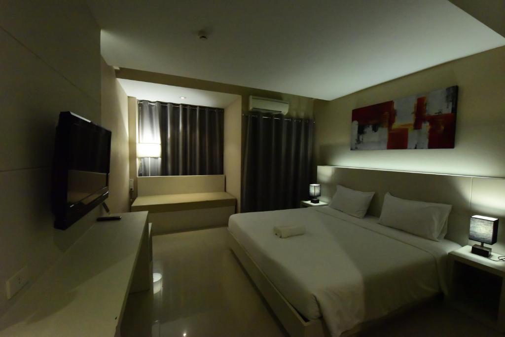 Двухместный (Улучшенный двухместный номер с 1 кроватью) отеля Trendy Hotel, Накхонпатхом