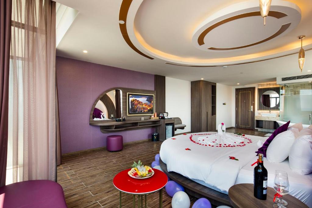 Сьюит (Представительский люкс), V Hotel Nha Trang