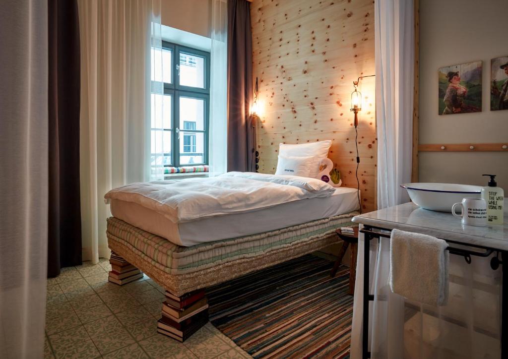 Одноместный (Малый номер) отеля 25hours Hotel The Royal Bavarian, Мюнхен