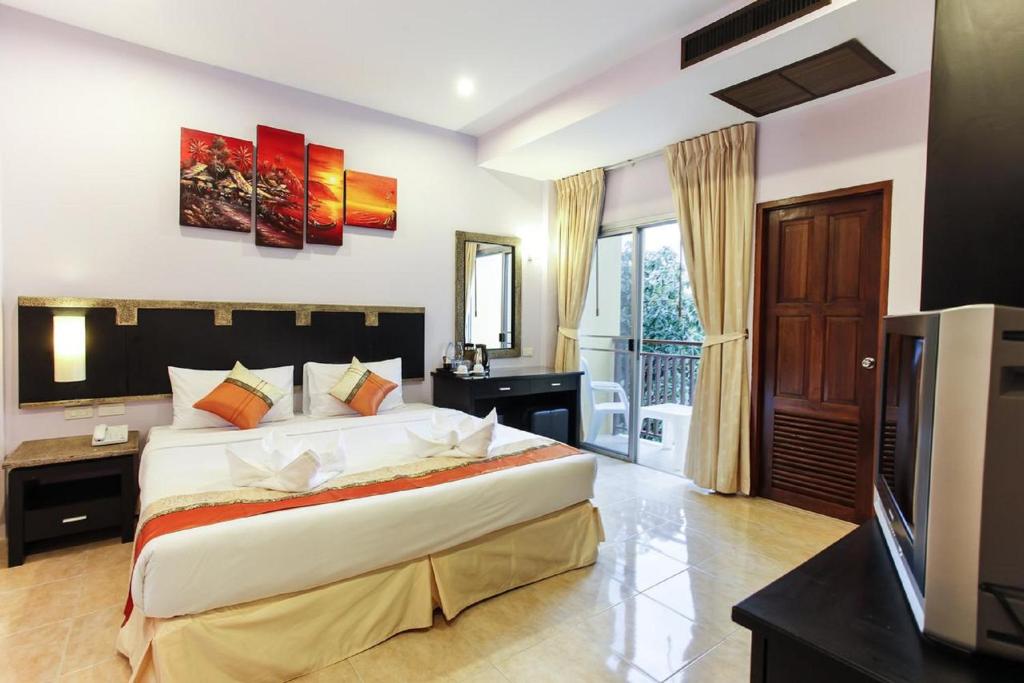Двухместный (Улучшенный двухместный номер с 1 кроватью или 2 отдельными кроватями) отеля U Sabai Living Hotel, Пхукет