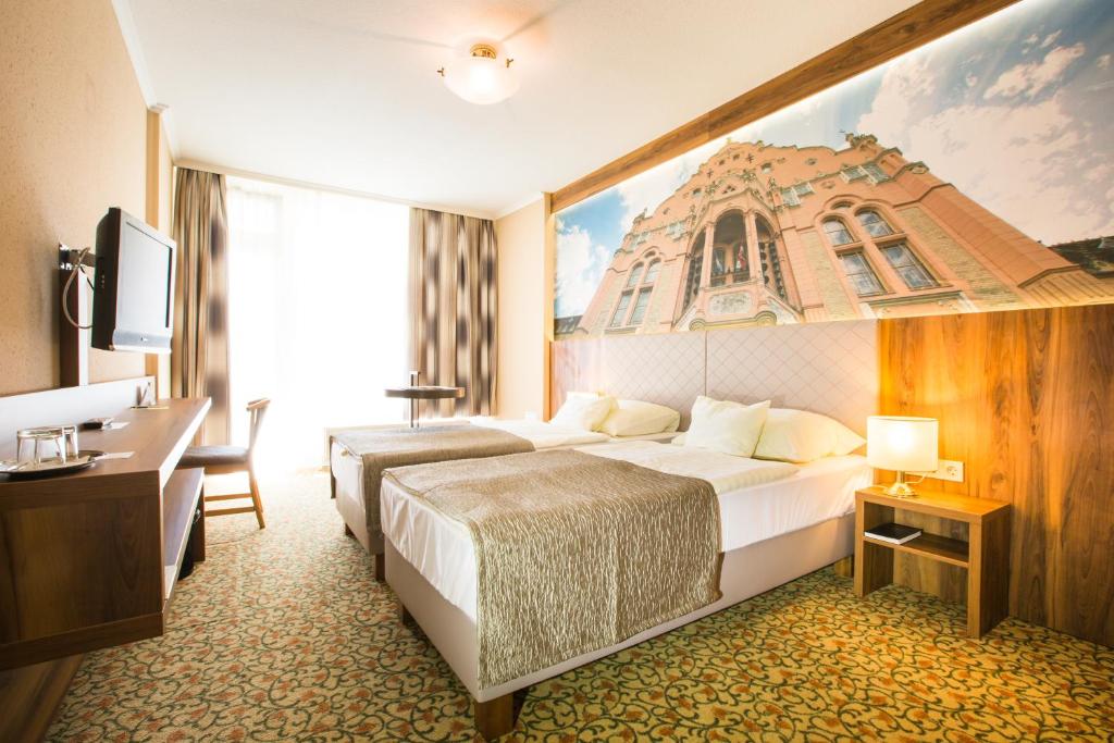 Двухместный (Улучшенный двухместный номер с 1 кроватью или 2 отдельными кроватями) отеля Aranyhomok Business City-Wellness-Hotel, Кечкемет