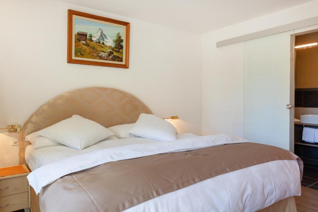 Двухместный (Двухместный номер с кроватью размера «queen-size») отеля Hotel Beau Rivage, Церматт