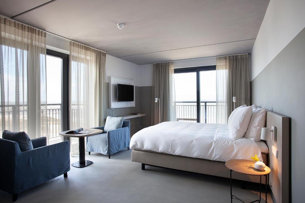 Двухместный (Двухместный номер Делюкс с 1 кроватью и балконом, вид на море) отеля Strandhotel, Берген-оп-Зом