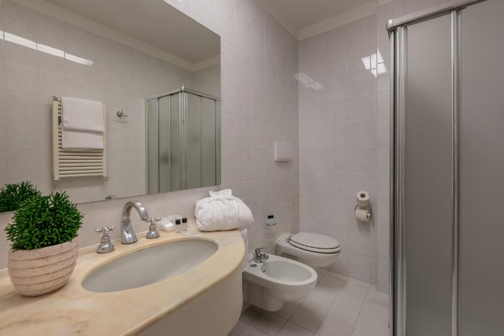 Двухместный (Классический двухместный номер с 1 кроватью или 2 отдельными кроватями) отеля Hotel Polo, Римини