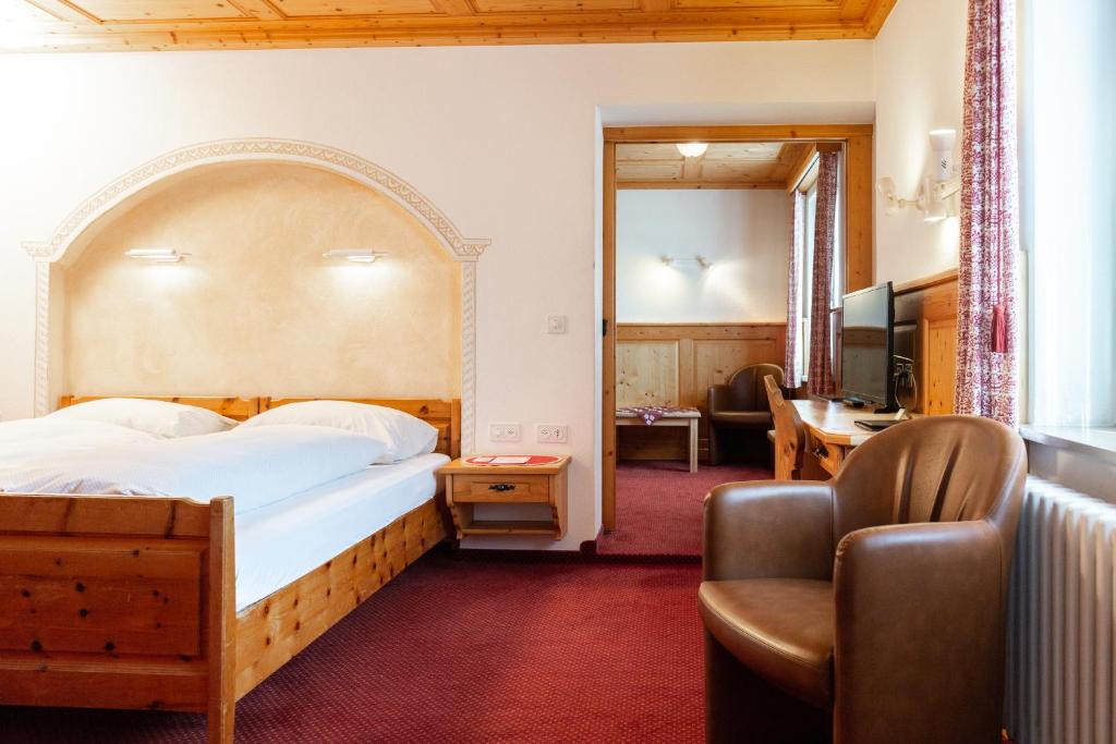 Двухместный (Улучшенный двухместный номер с 1 кроватью) отеля Hotel Bären, Санкт-Мориц