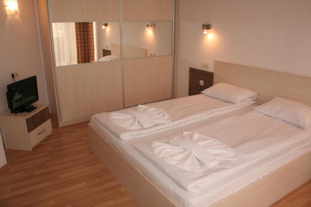 Двухместный (Двухместный номер с 2 отдельными кроватями и балконом) апарт-отеля Aparthotel VRIS, Царево (Южный регион)