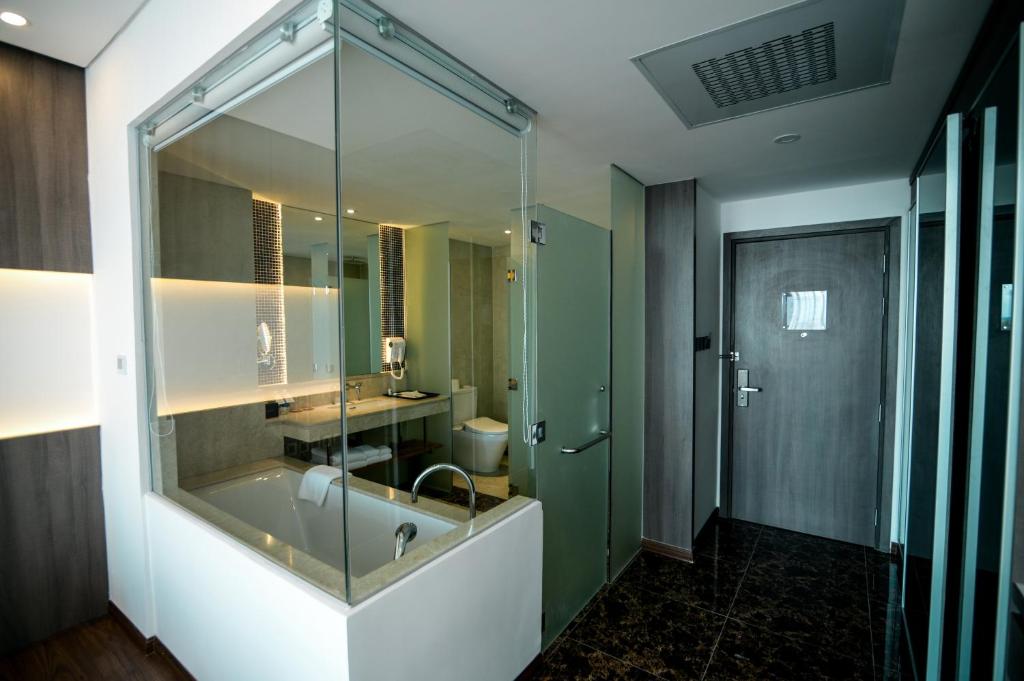 Двухместный (Deluxe King Room with City View - Free Minibar), The Mira Central Park Hotel