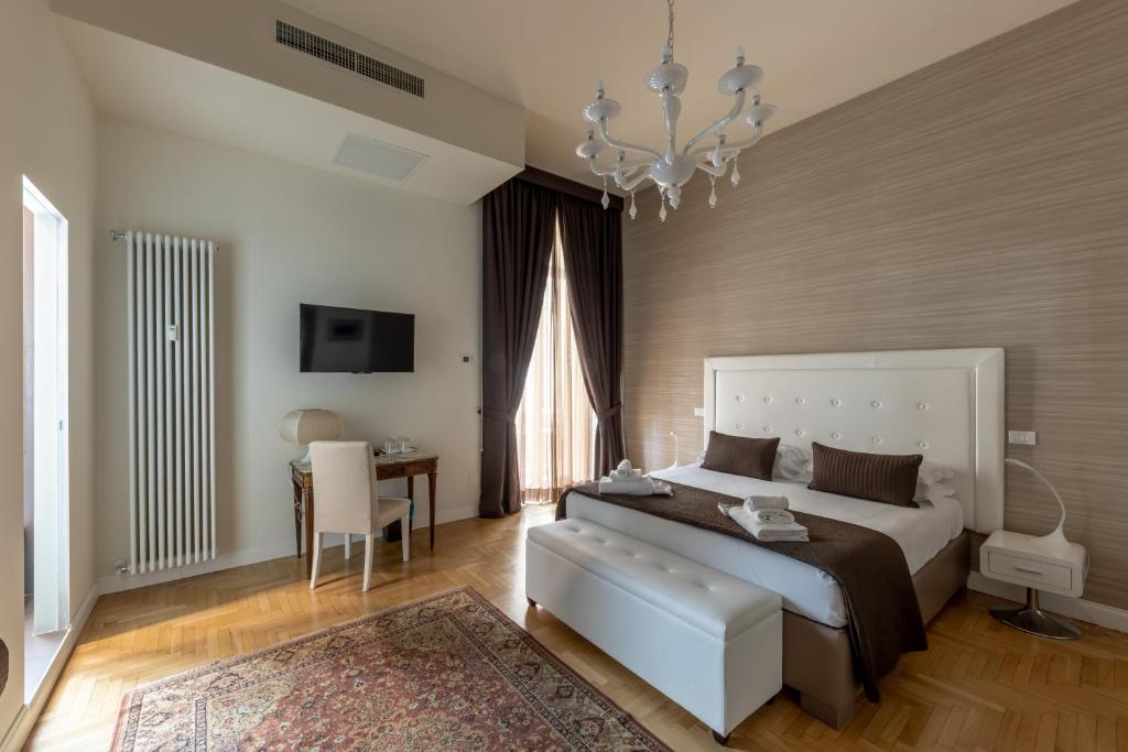 Сьюит (Улучшенный люкс с кроватью размера «king-size») гостевого дома Blue Inn Luxury Suites, Рим
