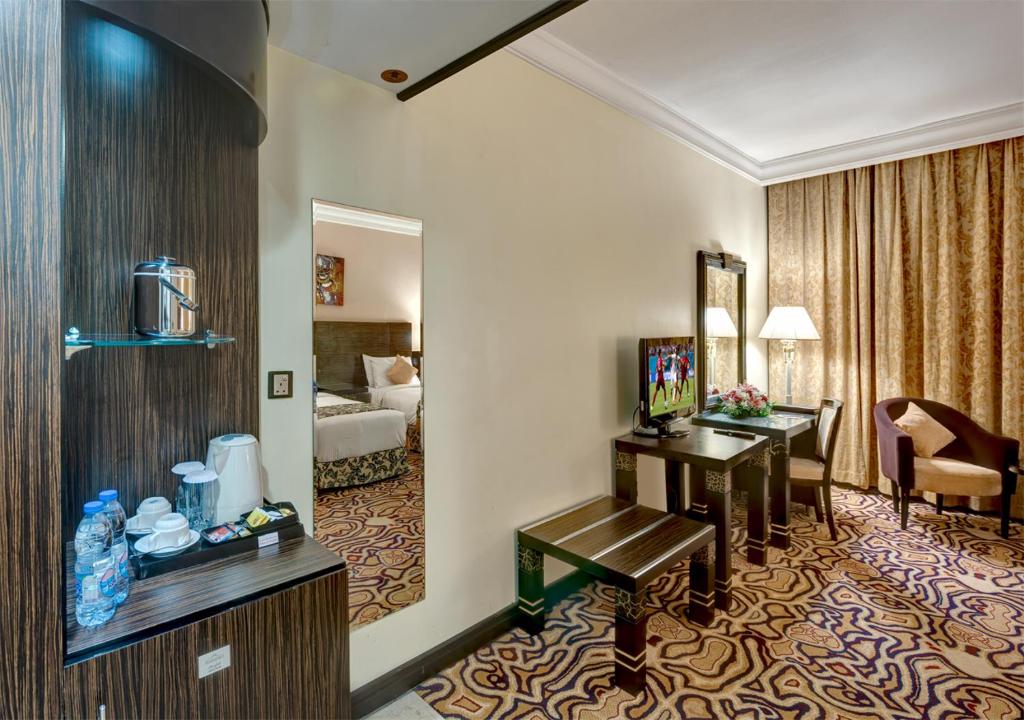 Сьюит (Семейный люкс) отеля Sharjah Palace Hotel, Шарджа