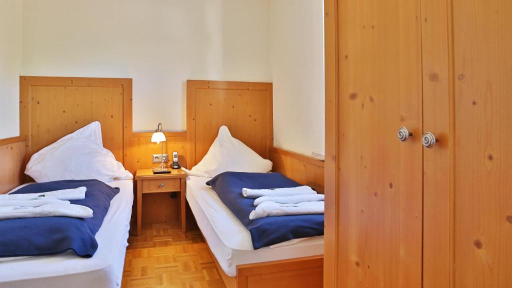 Двухместный (Двухместный номер с 2 отдельными кроватями и общей ванной комнатой) отеля Das Lamm Heidelberg, Гейдельберг