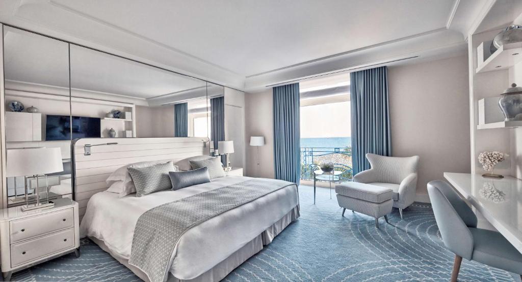 Двухместный (Номер «Премиум» с кроватью размера «king-size», вид на море) отеля Grand Hyatt Cannes Hotel Martinez, Канны