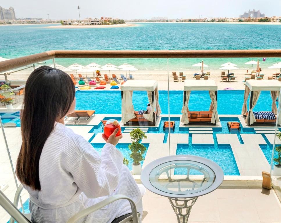 Двухместный (Номер с кроватью размера «king-size» и балконом) курортного отеля Royal Central Hotel The Palm, Дубай