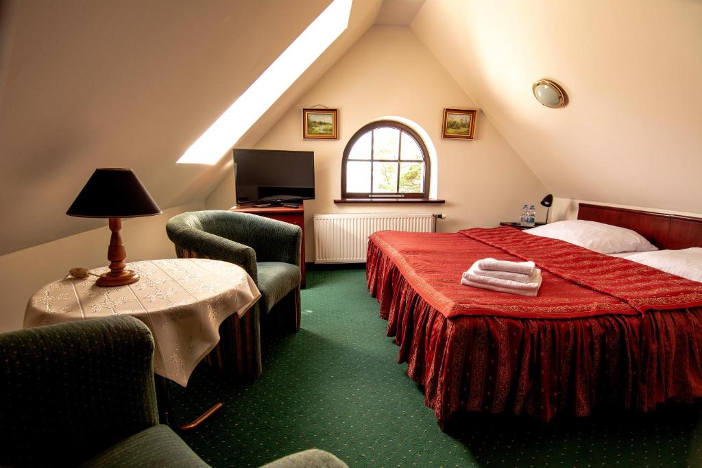 Двухместный (Двухместный номер с видом на море - Мансарда) семейного отеля Willa Victor, Ястшембя Гора