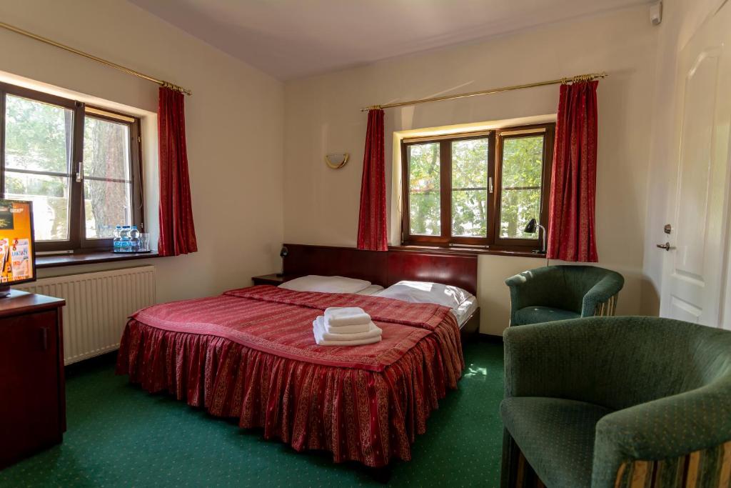 Двухместный (Двухместный номер с 1 кроватью или 2 отдельными кроватями, вид на сад) семейного отеля Willa Victor, Ястшембя Гора