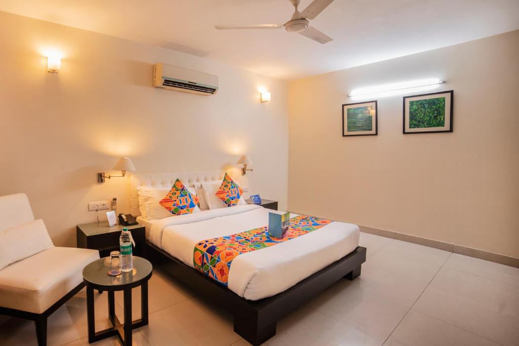 Двухместный ((Sanitised) Deluxe Double Room) отеля FabHotel Anutham Saket, Нью-Дели