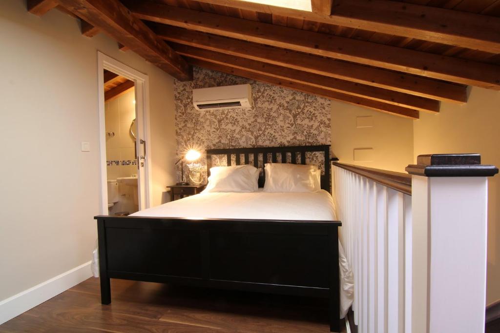 Двухместный (Улучшенный двухместный номер с 1 кроватью) гостевого дома La Fonda de Candeleda, Мадрид