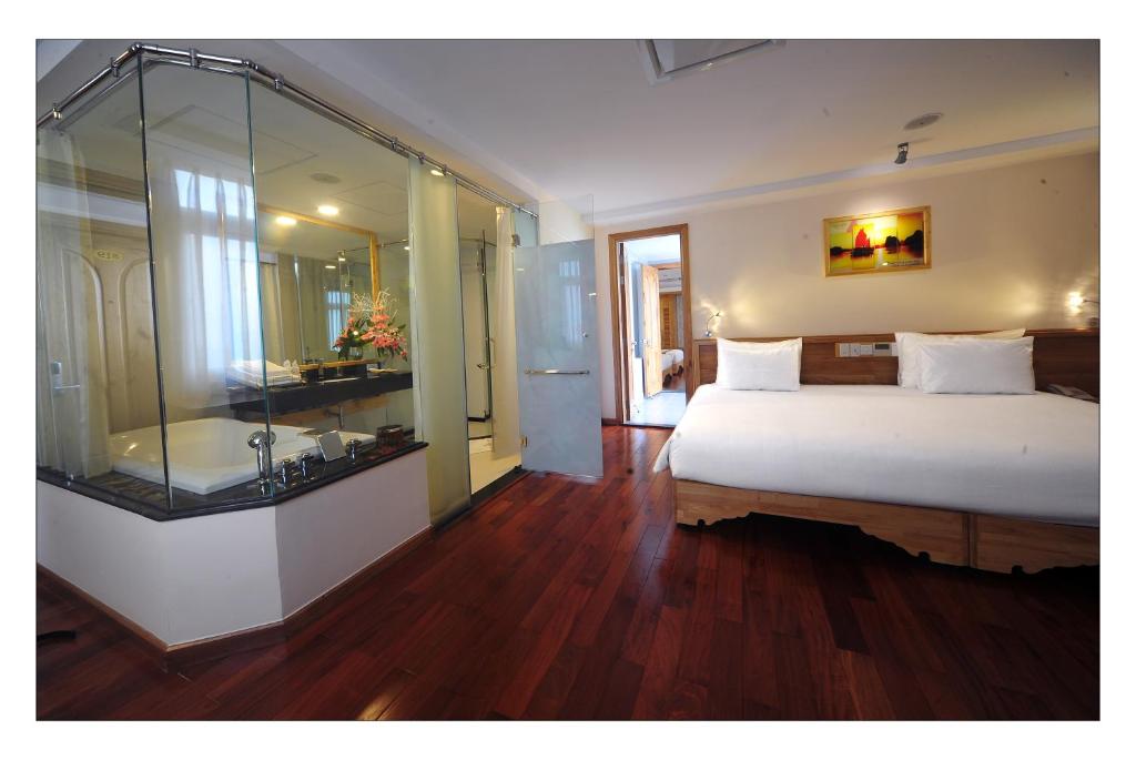 Двухместный (Представительский двухместный номер с 1 кроватью или 2 отдельными кроватями) отеля Romance Hotel, Хюэ