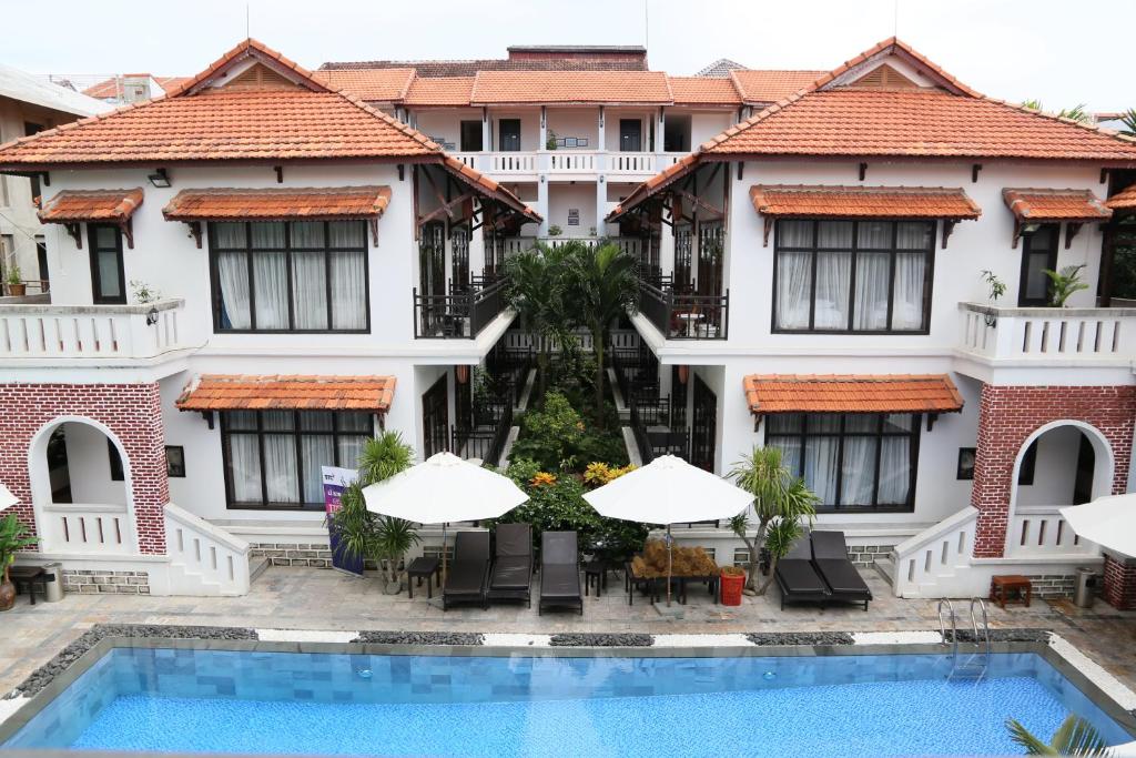 Сьюит (Люкс, вид на сад) отеля Hoi An Emerald Waters Hotel & Spa, Хойан